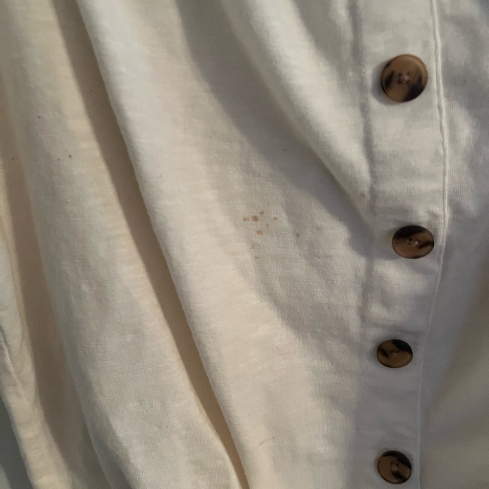 Cute button detail slight short sleeve top - Picture 2 of 6